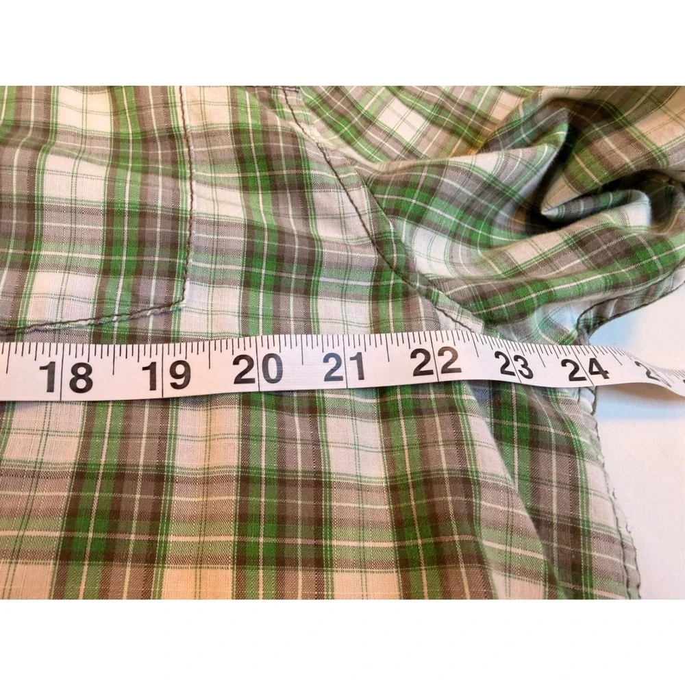 The North Face Mens Large Green Plaid Short Sleeve Button Up Hiking Shirt 1344